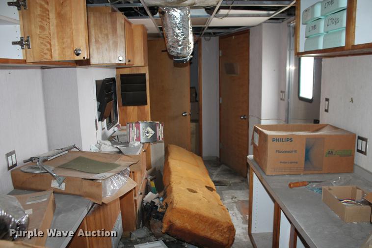 image for item DD1388 1994 International 1652-SC mobile command center