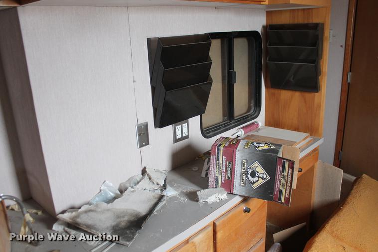 image for item DD1388 1994 International 1652-SC mobile command center