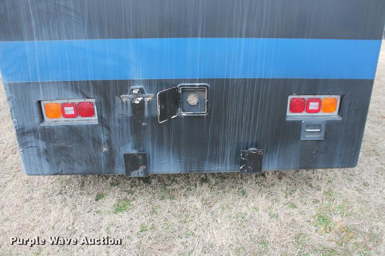 image for item DD1388 1994 International 1652-SC mobile command center