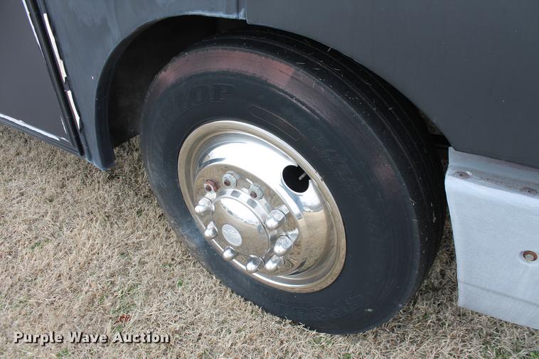 image for item DD1388 1994 International 1652-SC mobile command center