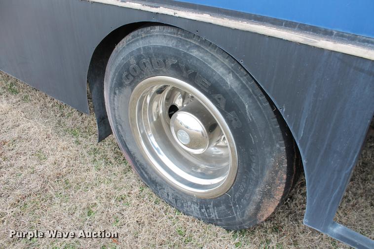 image for item DD1388 1994 International 1652-SC mobile command center