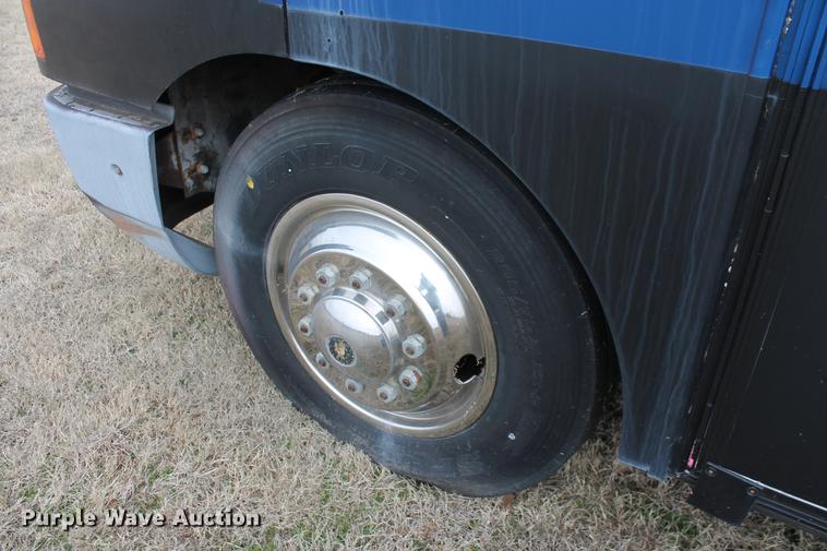 image for item DD1388 1994 International 1652-SC mobile command center