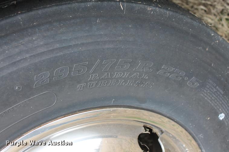 image for item DD1388 1994 International 1652-SC mobile command center