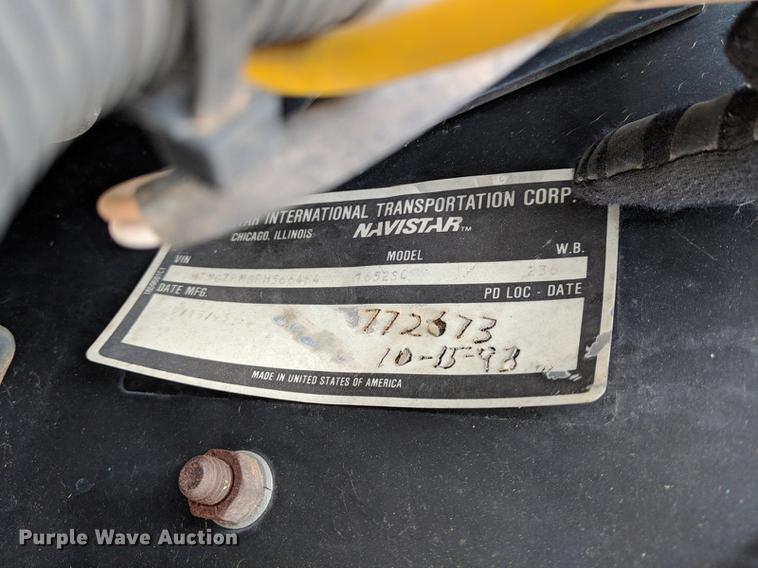 image for item DD1388 1994 International 1652-SC mobile command center