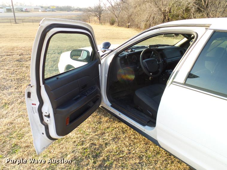 image for item DD1389 2005 Ford Crown Victoria Police Interceptor