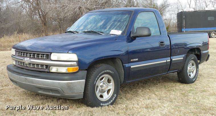 image for item DD1390 2002 Chevrolet Silverado 1500 pickup truck