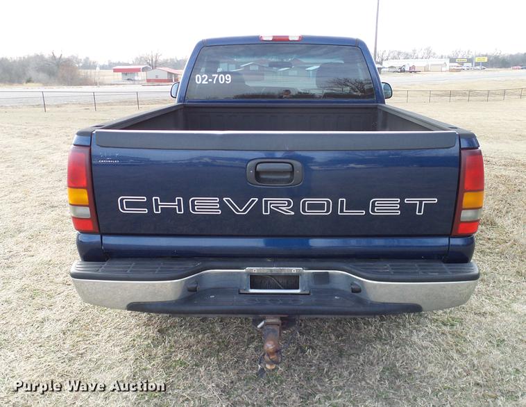 image for item DD1390 2002 Chevrolet Silverado 1500 pickup truck