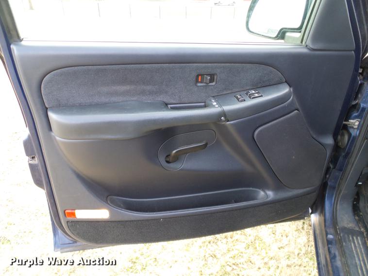 image for item DD1390 2002 Chevrolet Silverado 1500 pickup truck