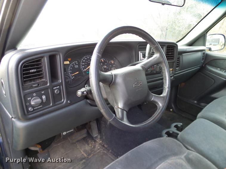 image for item DD1390 2002 Chevrolet Silverado 1500 pickup truck