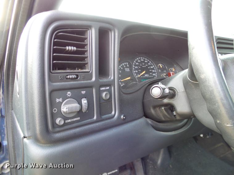 image for item DD1390 2002 Chevrolet Silverado 1500 pickup truck