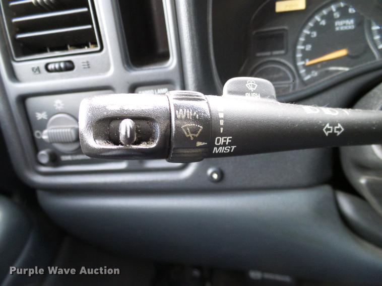 image for item DD1390 2002 Chevrolet Silverado 1500 pickup truck