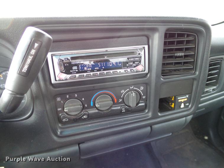 image for item DD1390 2002 Chevrolet Silverado 1500 pickup truck