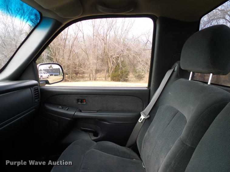 image for item DD1390 2002 Chevrolet Silverado 1500 pickup truck