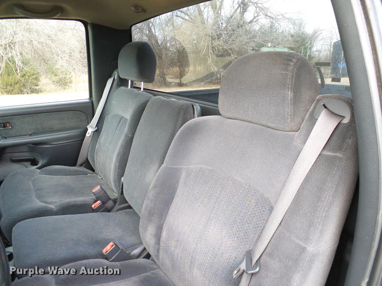 image for item DD1390 2002 Chevrolet Silverado 1500 pickup truck