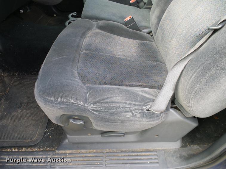 image for item DD1390 2002 Chevrolet Silverado 1500 pickup truck