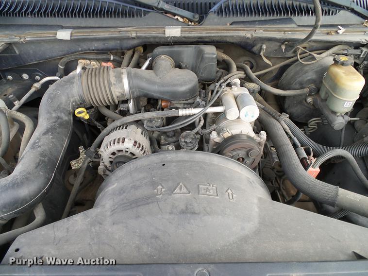 image for item DD1390 2002 Chevrolet Silverado 1500 pickup truck