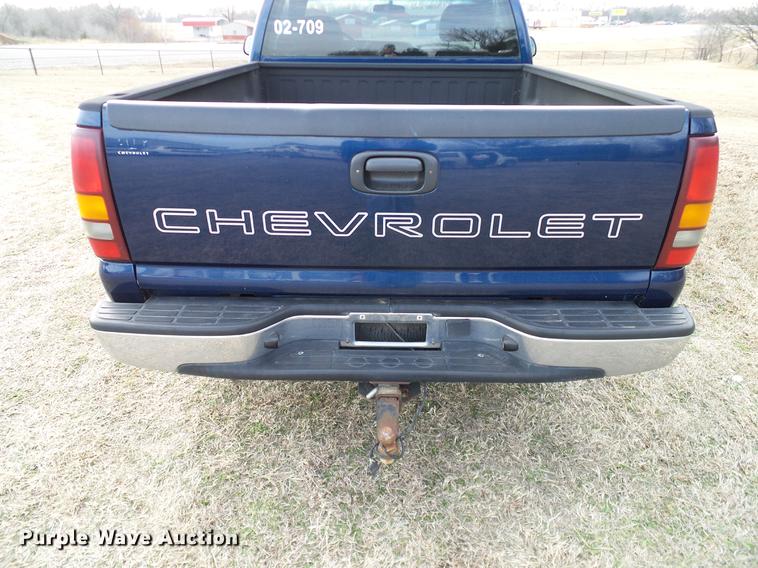 image for item DD1390 2002 Chevrolet Silverado 1500 pickup truck