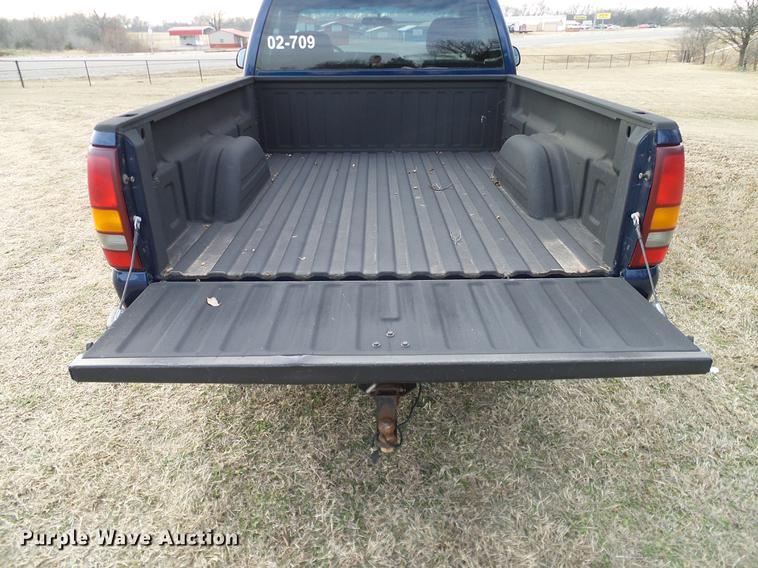 image for item DD1390 2002 Chevrolet Silverado 1500 pickup truck