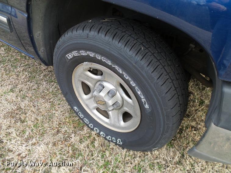 image for item DD1390 2002 Chevrolet Silverado 1500 pickup truck
