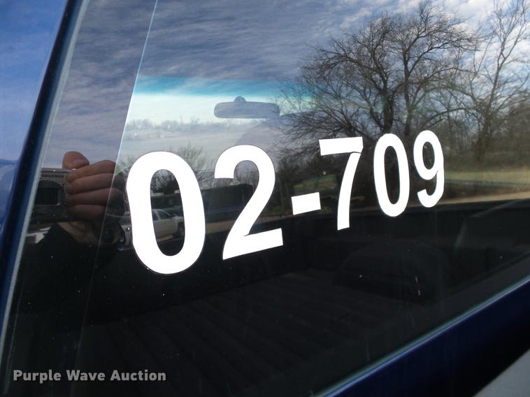 image for item DD1390 2002 Chevrolet Silverado 1500 pickup truck