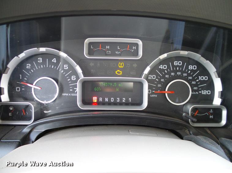 image for item DD1393 2010 Ford Expedition XLT SUV