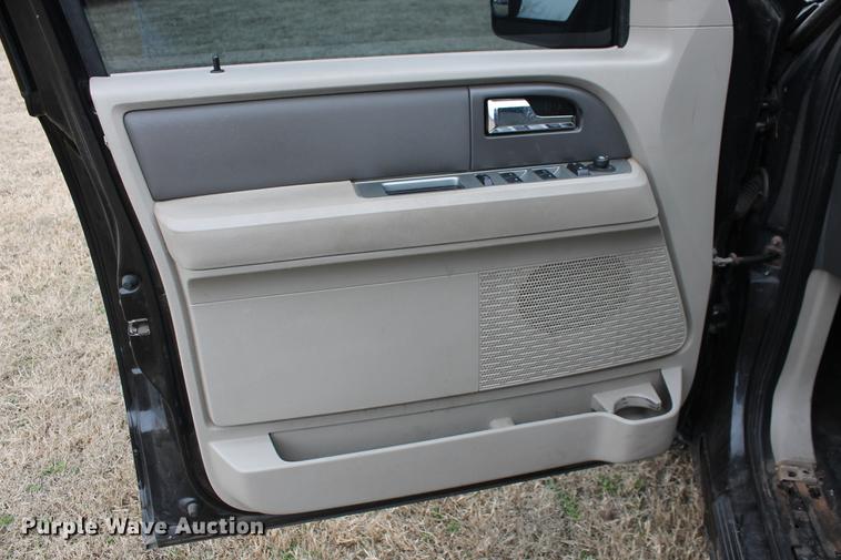 image for item DD1395 2010 Ford Expedition XLT SUV