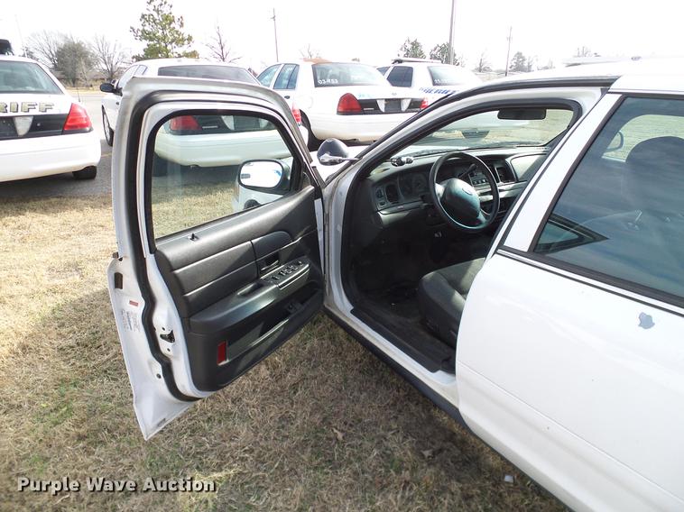 image for item DD1398 2003 Ford Crown Victoria Police Interceptor