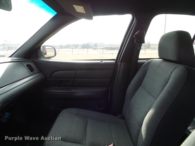 image for item DD1398 2003 Ford Crown Victoria Police Interceptor