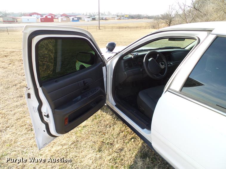 image for item DD1402 2005 Ford Crown Victoria Police Interceptor