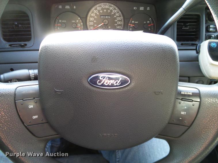 image for item DD1402 2005 Ford Crown Victoria Police Interceptor