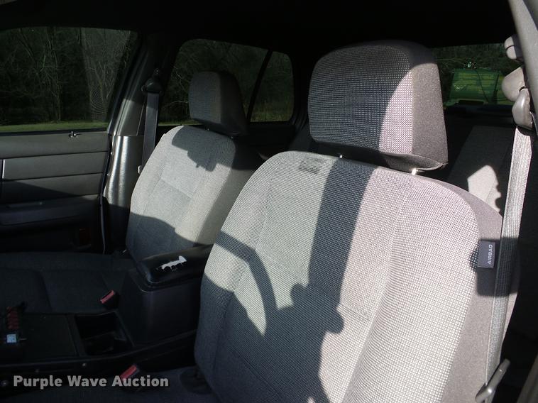 image for item DD1402 2005 Ford Crown Victoria Police Interceptor