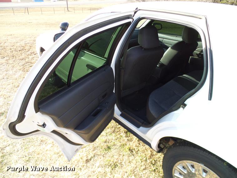 image for item DD1402 2005 Ford Crown Victoria Police Interceptor