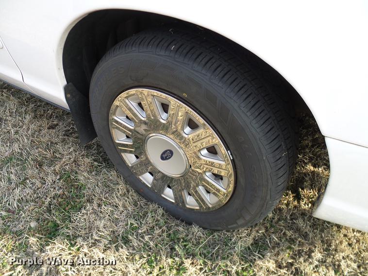 image for item DD1402 2005 Ford Crown Victoria Police Interceptor