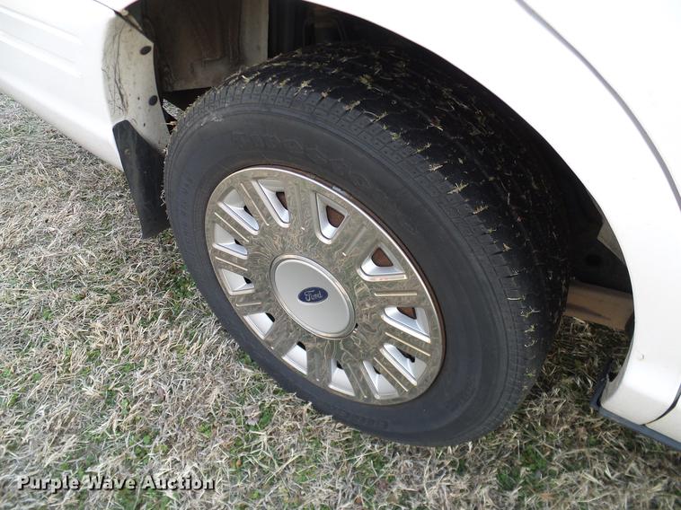 image for item DD1402 2005 Ford Crown Victoria Police Interceptor