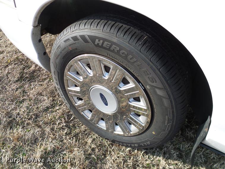 image for item DD1402 2005 Ford Crown Victoria Police Interceptor