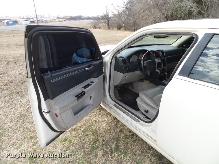 image for item DD1403 2005 Chrysler 300 C