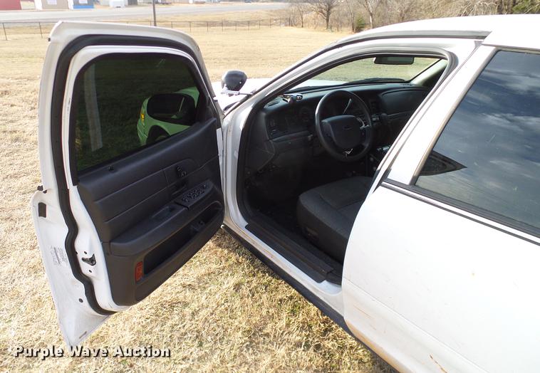 image for item DD1404 2005 Ford Crown Victoria Police Interceptor