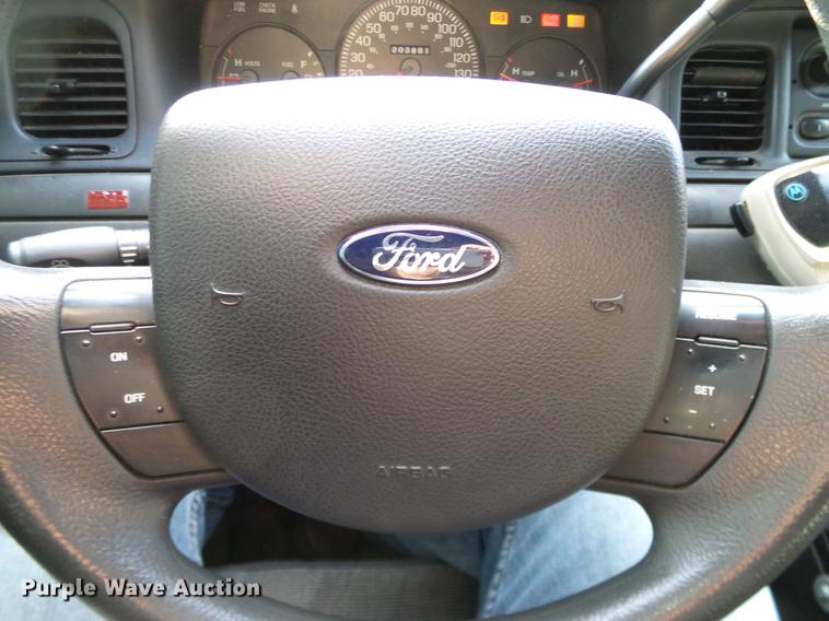 image for item DD1404 2005 Ford Crown Victoria Police Interceptor