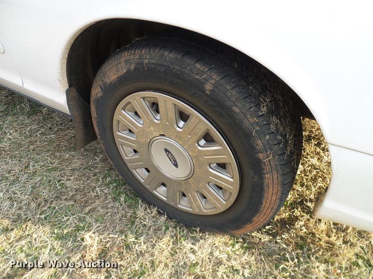 image for item DD1404 2005 Ford Crown Victoria Police Interceptor