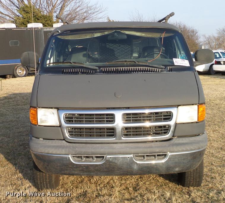 image for item DD1405 2001 Dodge Ram Wagon B3500 Maxi van