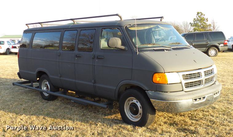 image for item DD1405 2001 Dodge Ram Wagon B3500 Maxi van