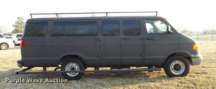 image for item DD1405 2001 Dodge Ram Wagon B3500 Maxi van