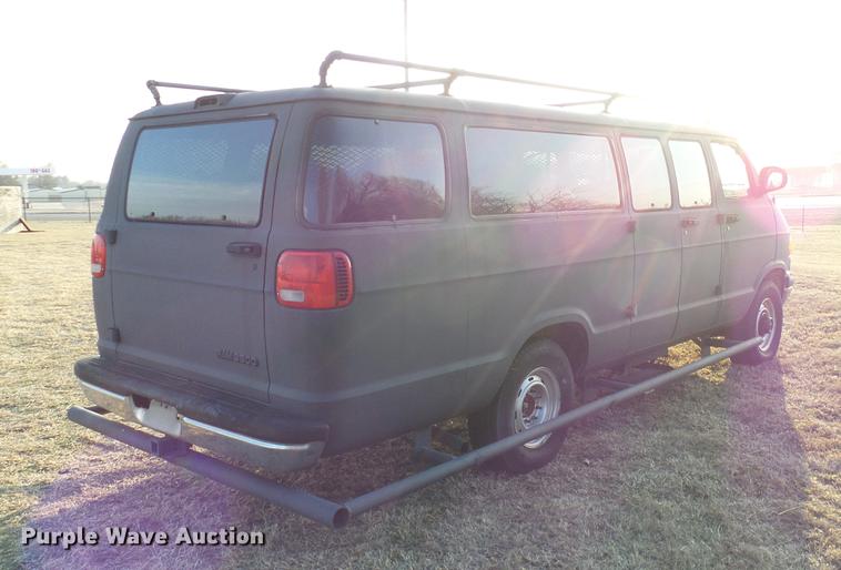 image for item DD1405 2001 Dodge Ram Wagon B3500 Maxi van