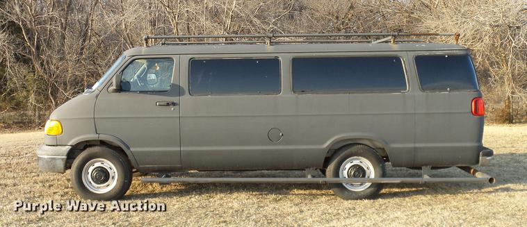 image for item DD1405 2001 Dodge Ram Wagon B3500 Maxi van