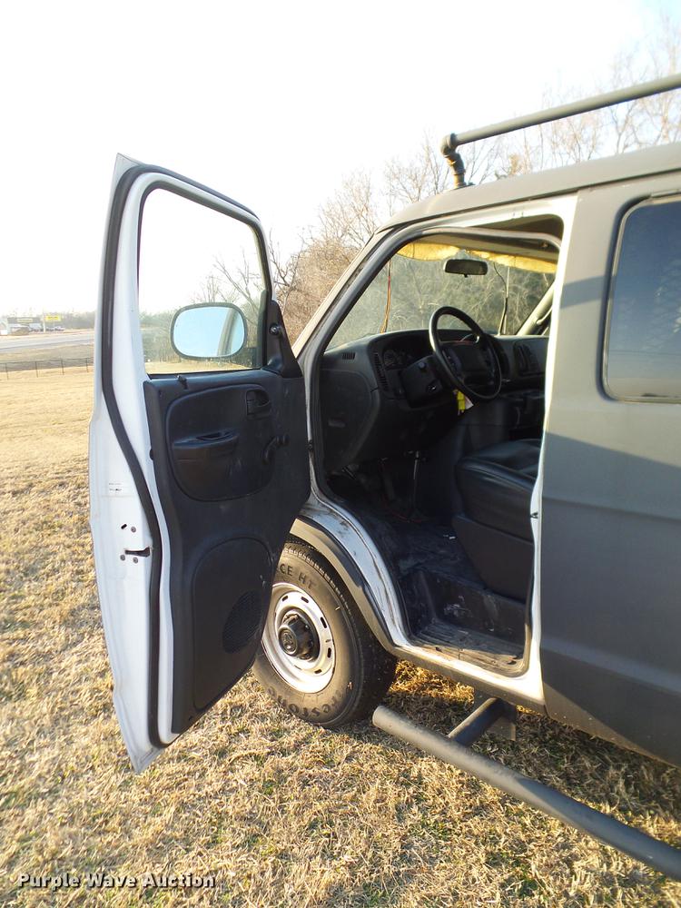 image for item DD1405 2001 Dodge Ram Wagon B3500 Maxi van