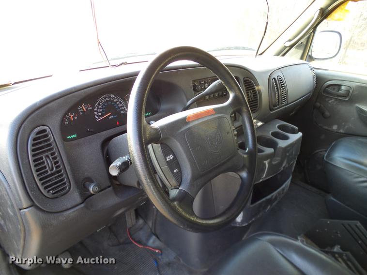 image for item DD1405 2001 Dodge Ram Wagon B3500 Maxi van