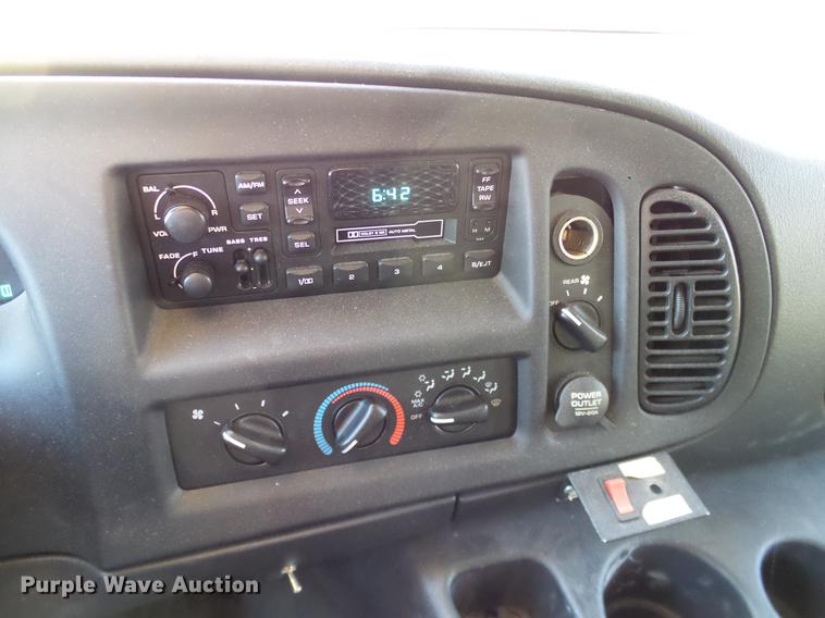 image for item DD1405 2001 Dodge Ram Wagon B3500 Maxi van