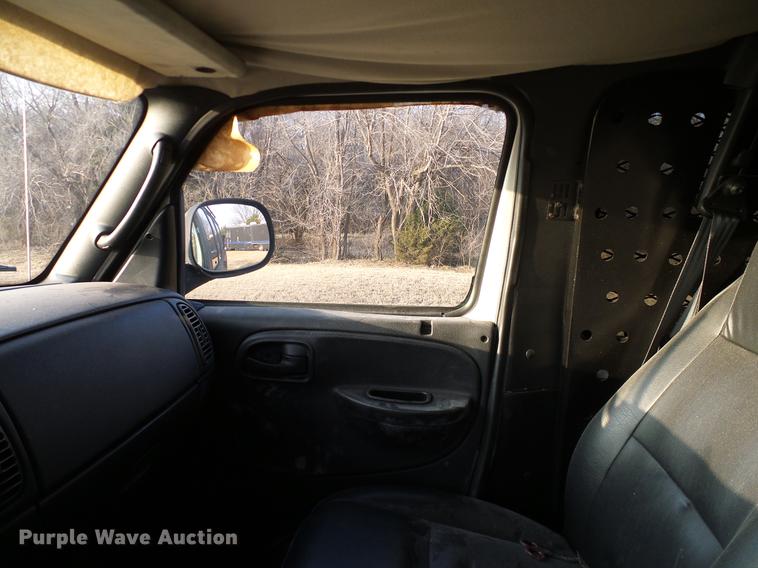 image for item DD1405 2001 Dodge Ram Wagon B3500 Maxi van