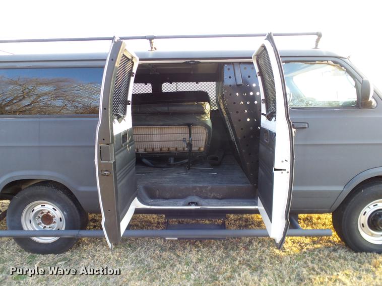 image for item DD1405 2001 Dodge Ram Wagon B3500 Maxi van