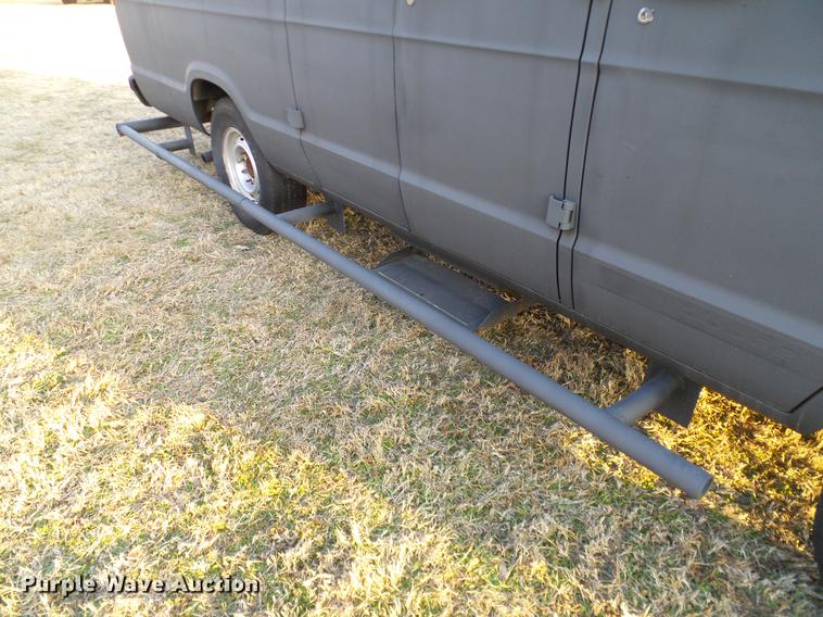 image for item DD1405 2001 Dodge Ram Wagon B3500 Maxi van